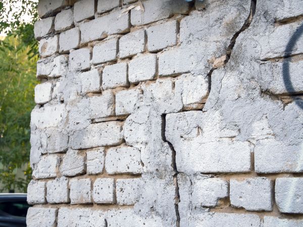 Cracked Brick Wall Repair in Evanston